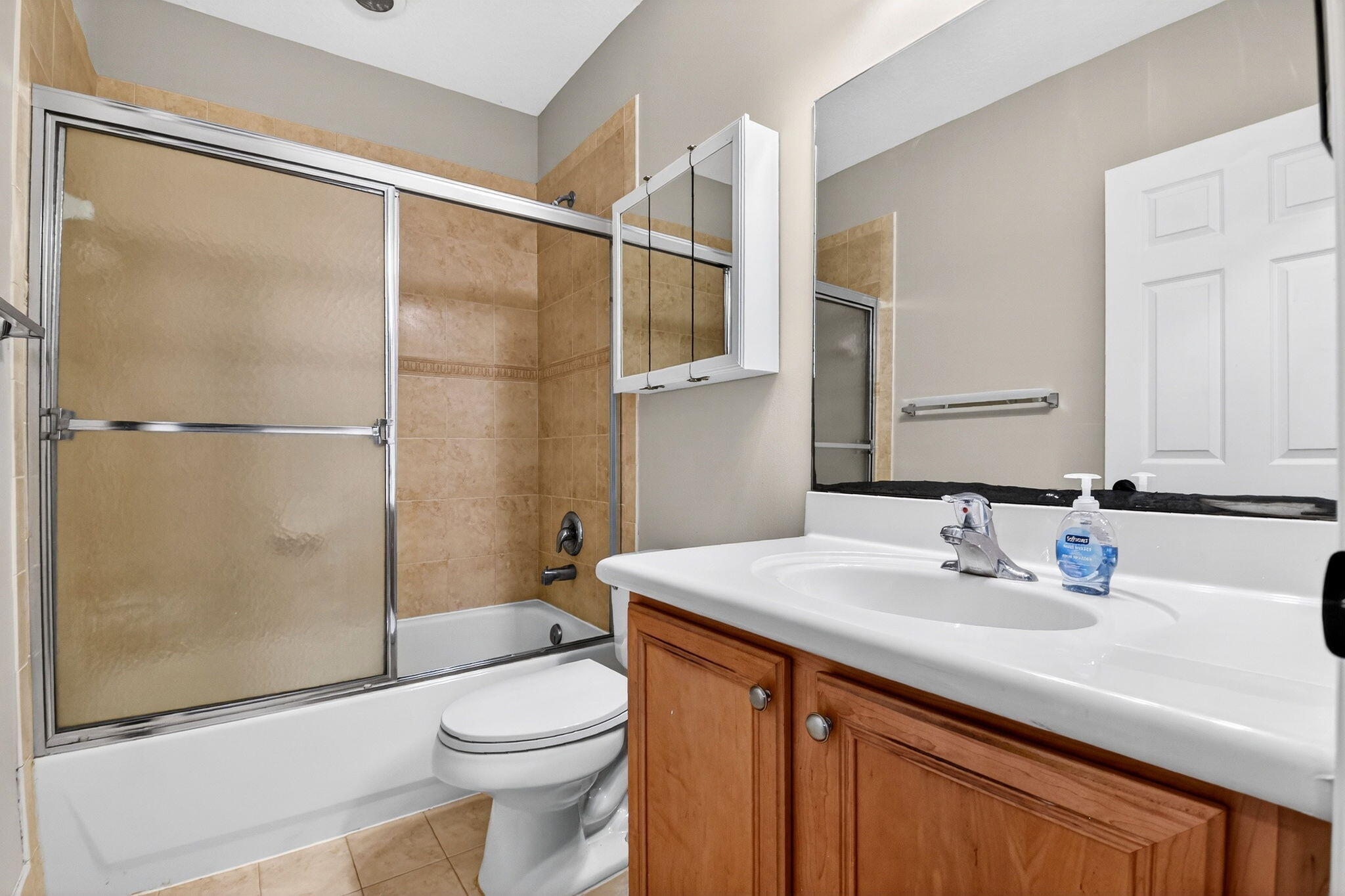 2138 Oakmont Drive Riviera Beach, FL 33404 - Photo 30 of 59 Guest Bathroom