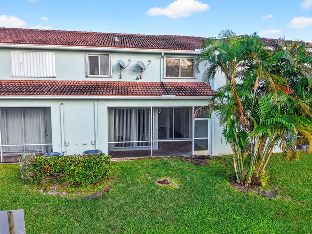 $2,800 | 2138 Oakmont Drive, Riviera Beach, FL 33404