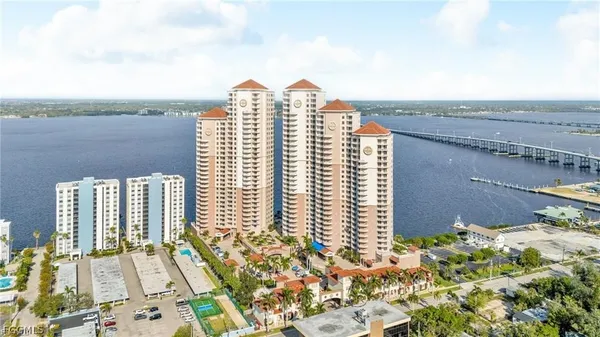 $324,900 | 2080 West First Street, Unit 109, Fort Myers, FL 33901