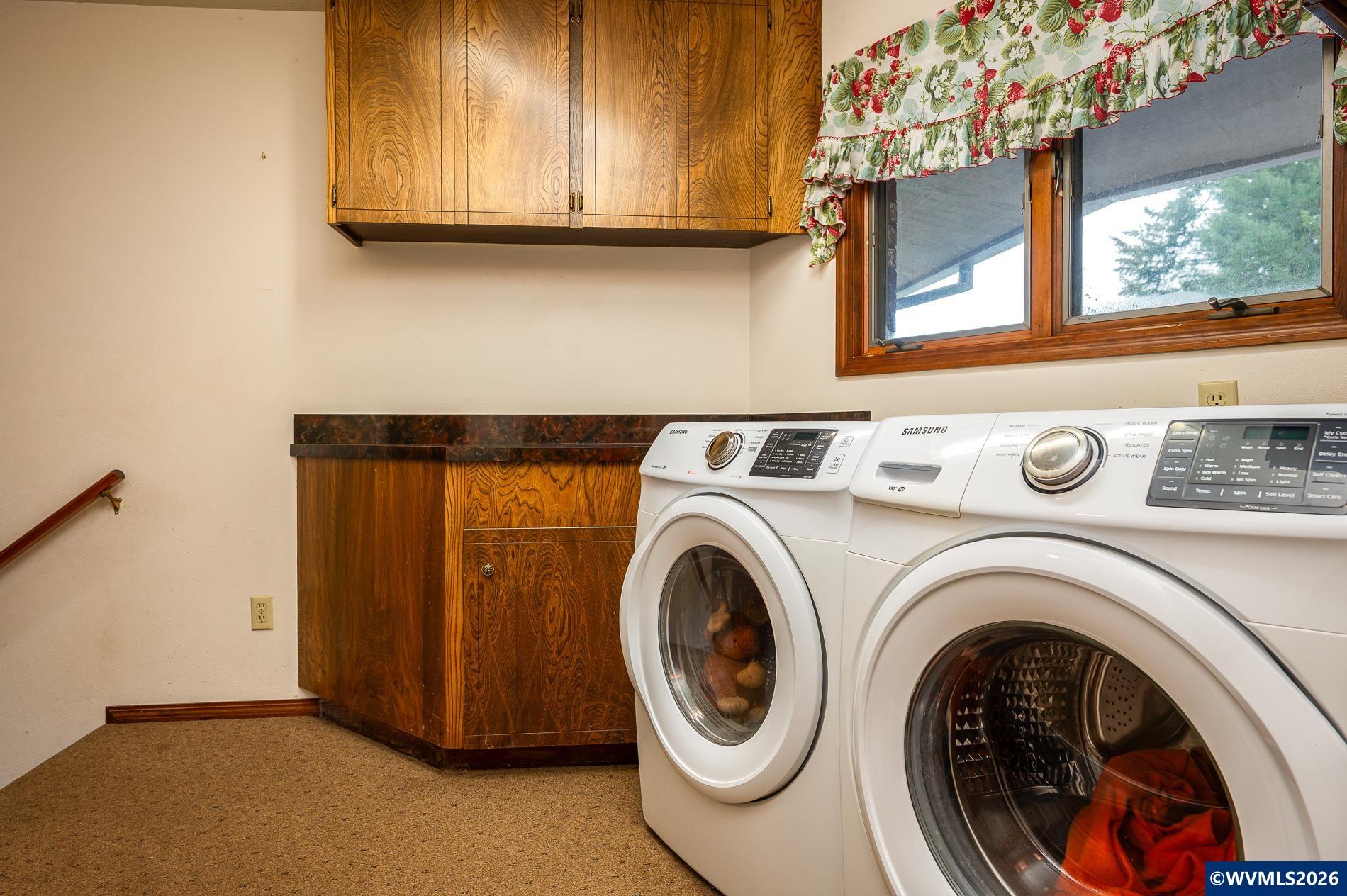 27572 South Kinzy Road Estacada, OR 97023 - Photo 29 of 50 a utility room with dryer and washer