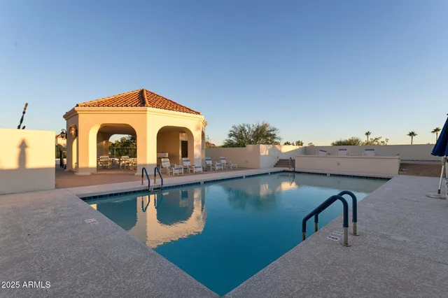 a picture of a bench