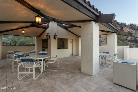 $950,000 | 3800 East Lincoln Drive, Unit 7, Phoenix, AZ 85018