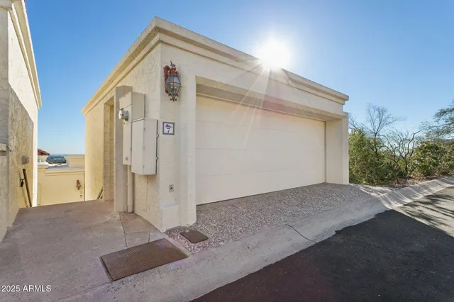 $950,000 | 3800 East Lincoln Drive, Unit 7, Phoenix, AZ 85018