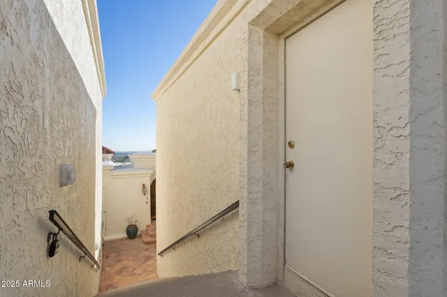 $950,000 | 3800 East Lincoln Drive, Unit 7, Phoenix, AZ 85018