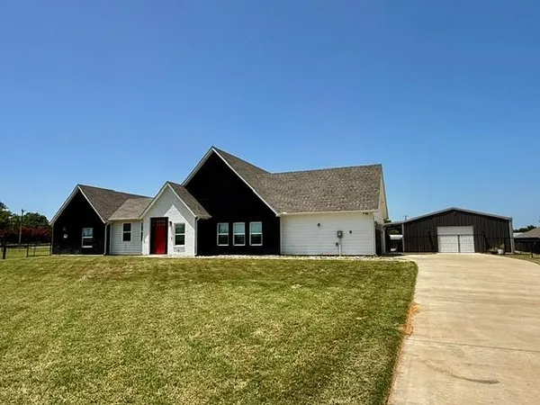 $495,000 | 311 Dobbs Trail, Springtown, TX 76082