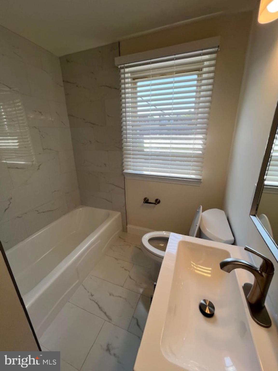 303 Arden Road West Baltimore, MD 21225 - Photo 14 of 95 Bathroom