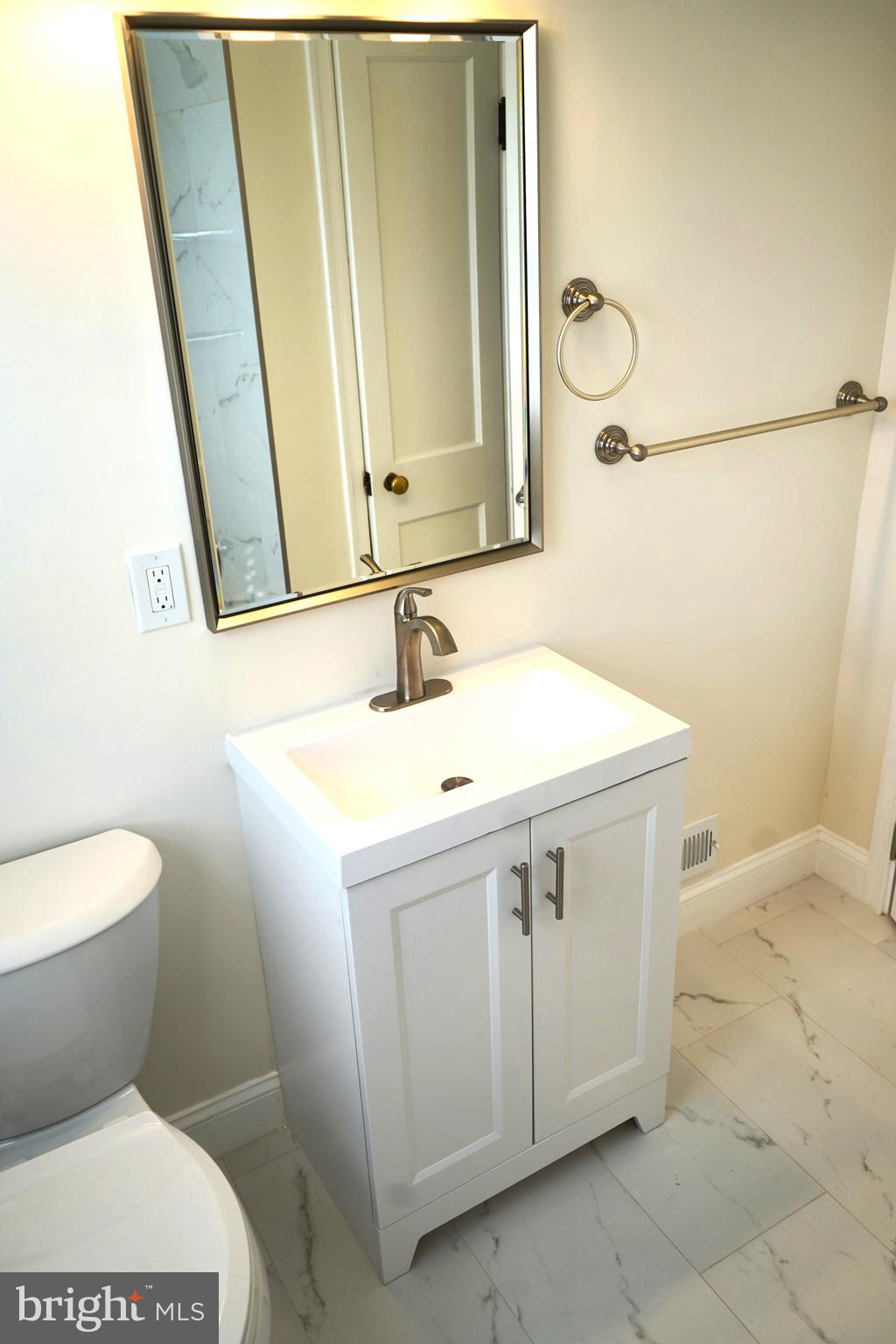 303 Arden Road West Baltimore, MD 21225 - Photo 63 of 95 bathroom1d
