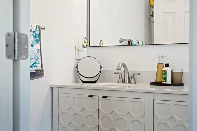 $4,995 | 2549 Clarendon Avenue, New Smyrna Beach, FL 32168