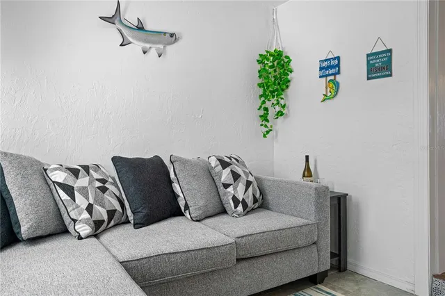 $4,995 | 2549 Clarendon Avenue, New Smyrna Beach, FL 32168