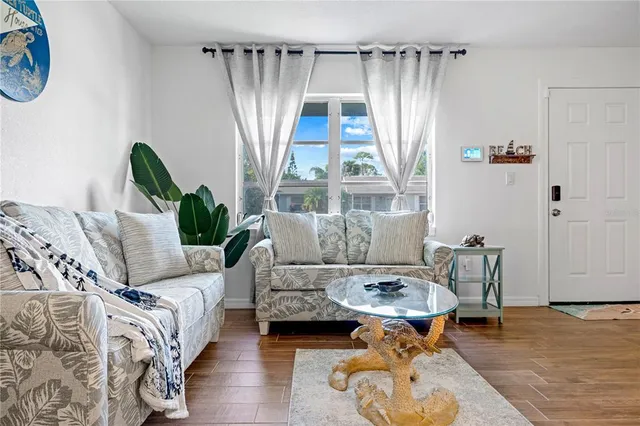 $4,995 | 2549 Clarendon Avenue, New Smyrna Beach, FL 32168