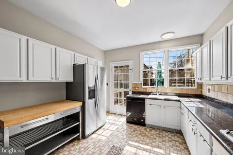$3,200 | 2315 Eastern Avenue, Baltimore, MD 21224