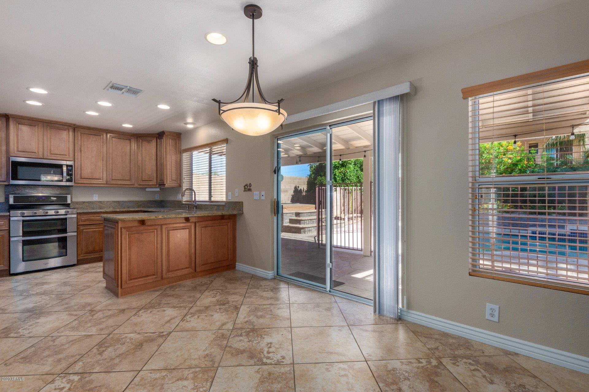 3326 East Escuda Road Phoenix, AZ 85050 - Photo 17 of 50 Escuda - Brkfst Area1