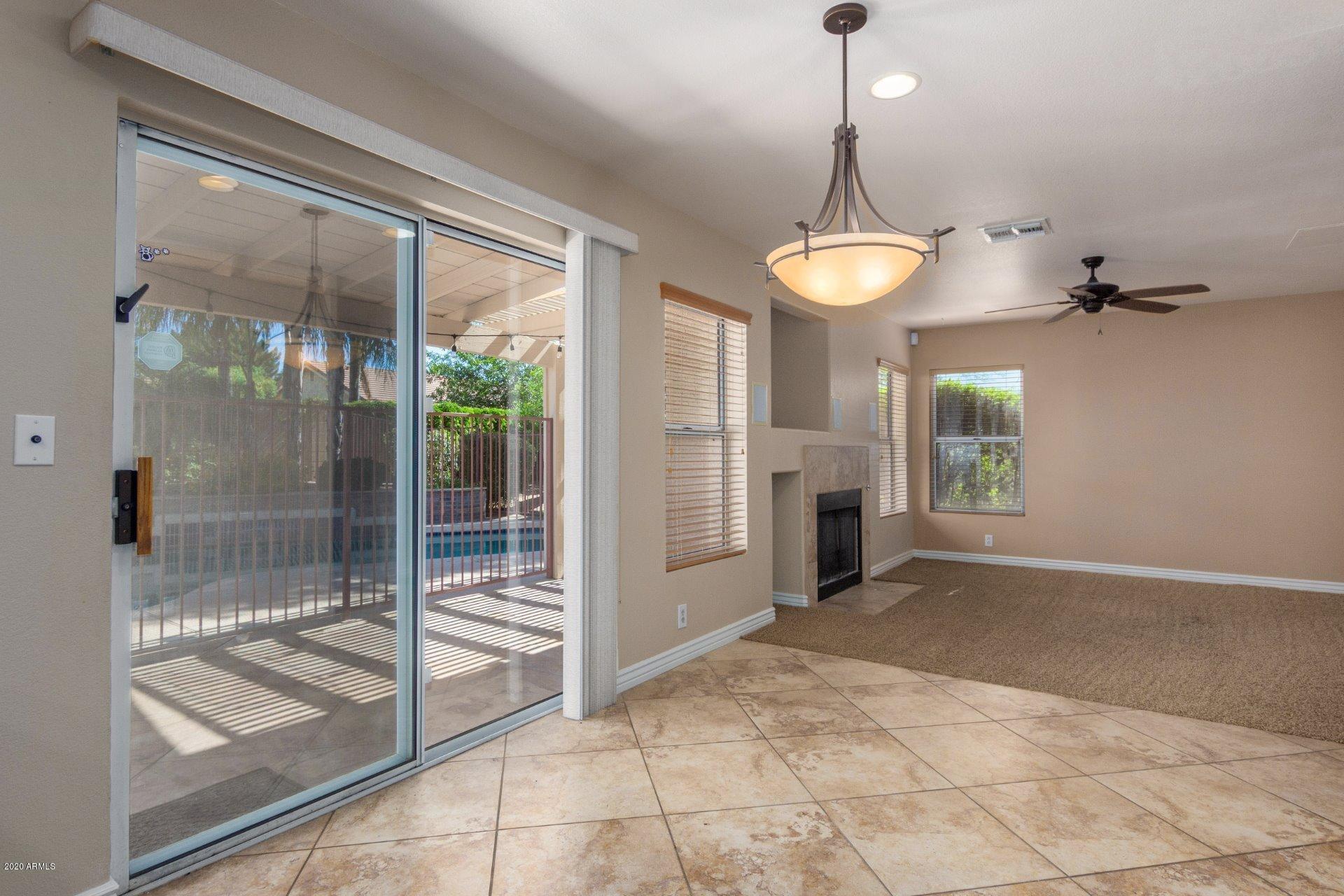 3326 East Escuda Road Phoenix, AZ 85050 - Photo 18 of 50 Escuda - Brkfst Area2