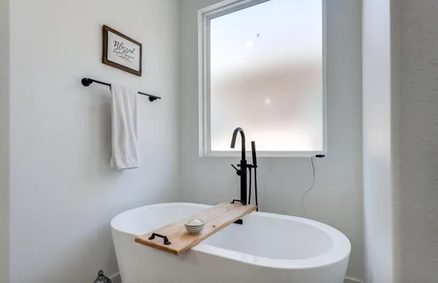 $3,400 | 12016 Savannah Avenue, Lubbock, TX 79424