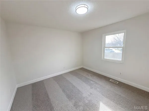 $255,000 | 945 Countryside Drive, Troy, MO 63379