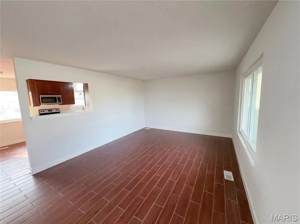 $255,000 | 945 Countryside Drive, Troy, MO 63379