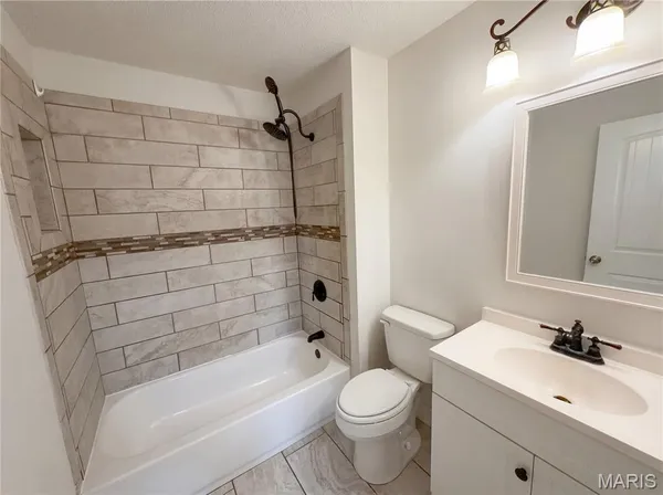 $255,000 | 945 Countryside Drive, Troy, MO 63379