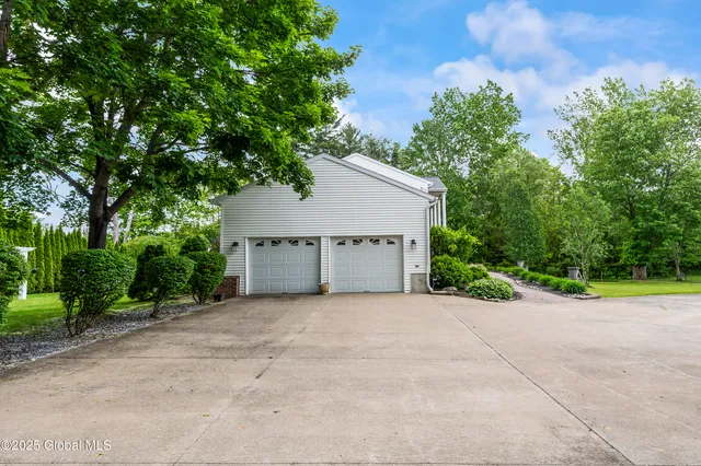 $639,000 | 987 Grooms Road, Clifton Park, NY 12148