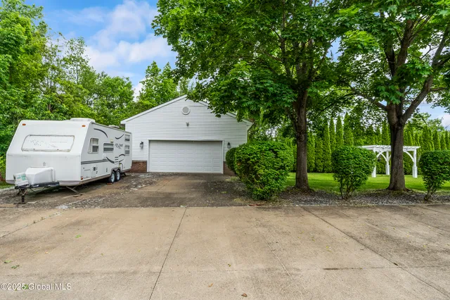 $639,000 | 987 Grooms Road, Clifton Park, NY 12148