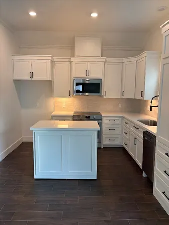 $1,500 | 405 East Mulberry Street, Unit B, Angleton, TX 77515