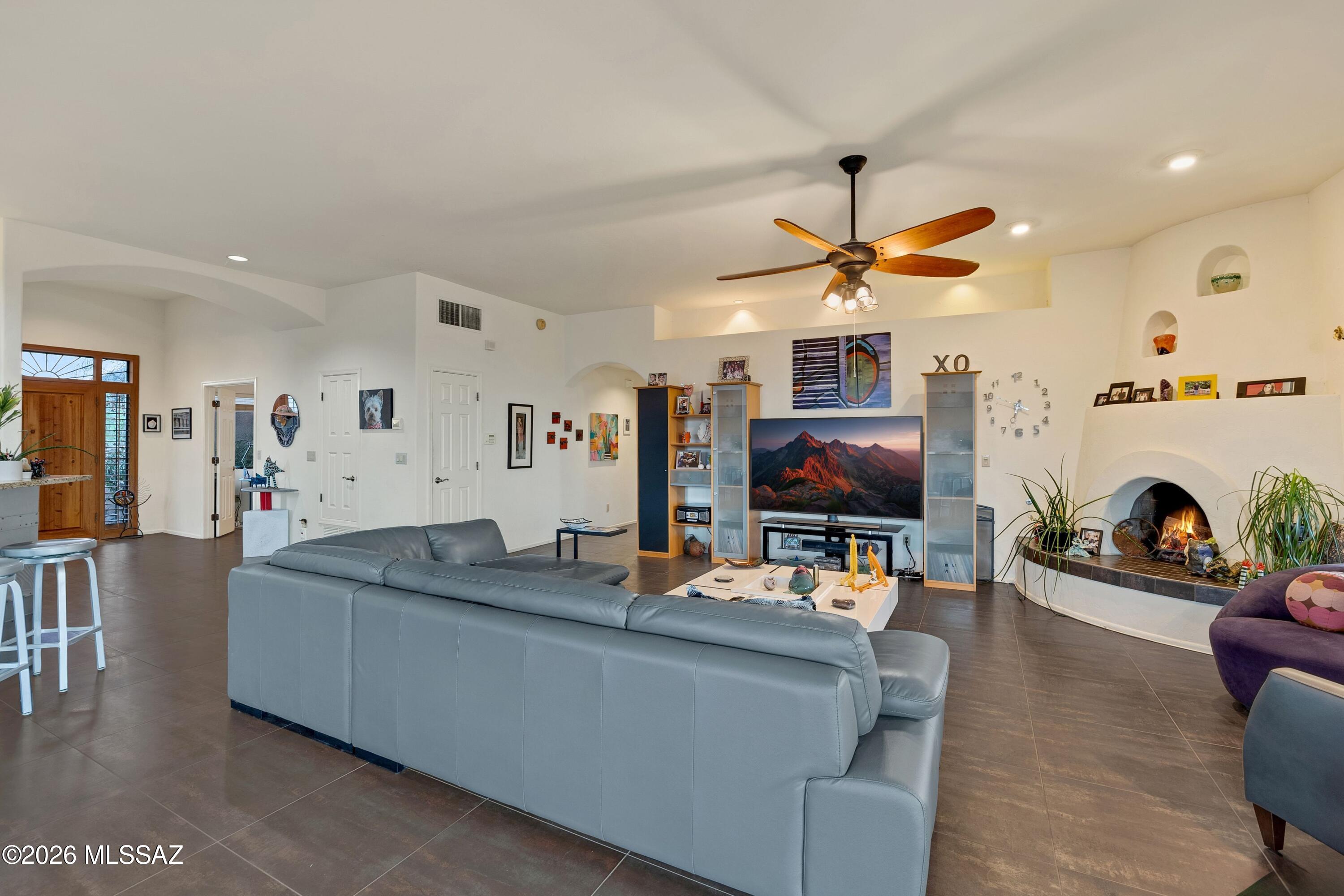 3880 West Bar Ranch Road Tucson, AZ 85745 - Photo 22 of 50 Great Room with Beehive
