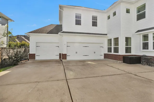 a view of a white building