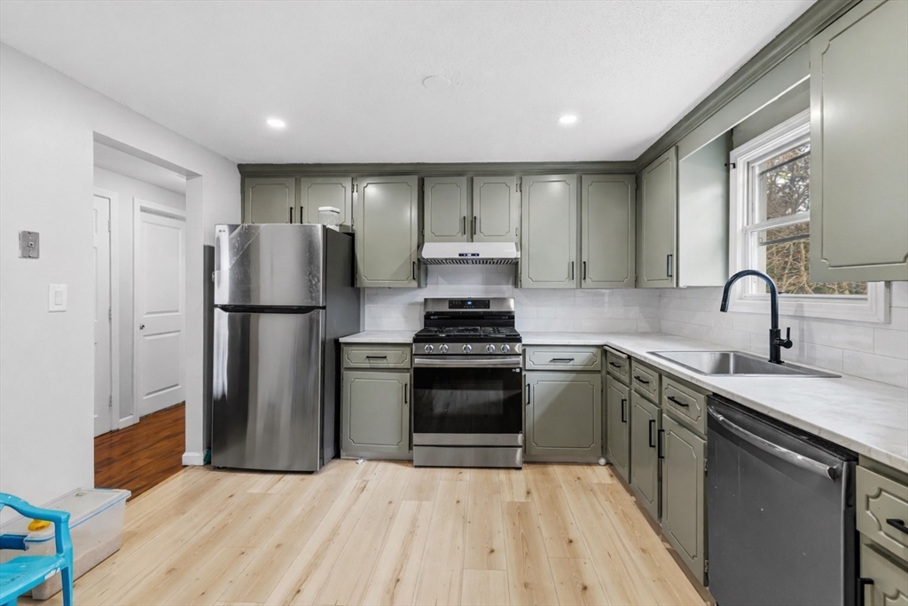 36 Kalmia Road Holbrook, MA 02343 - Photo 3 of 19