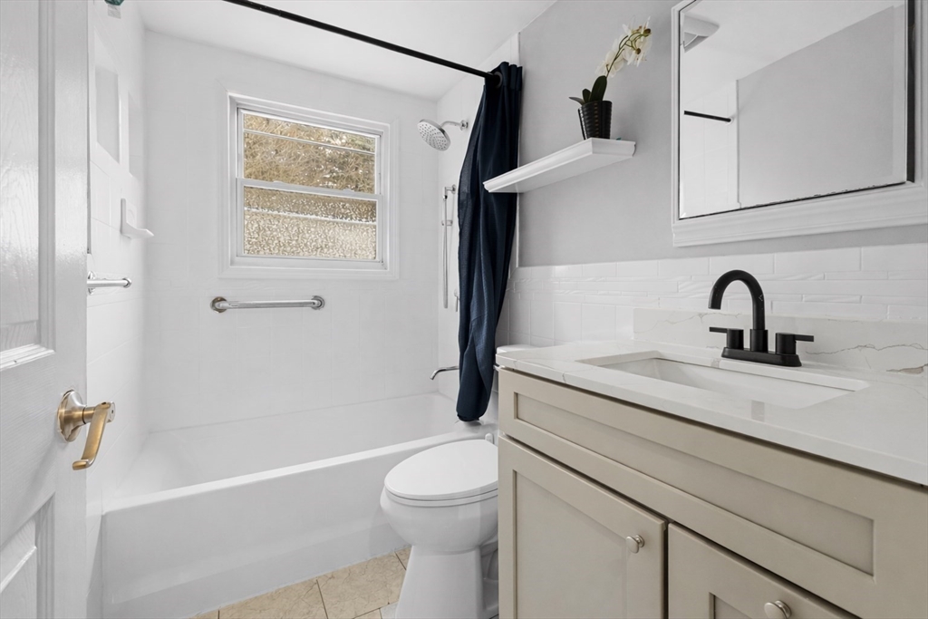 36 Kalmia Road Holbrook, MA 02343 - Photo 7 of 19