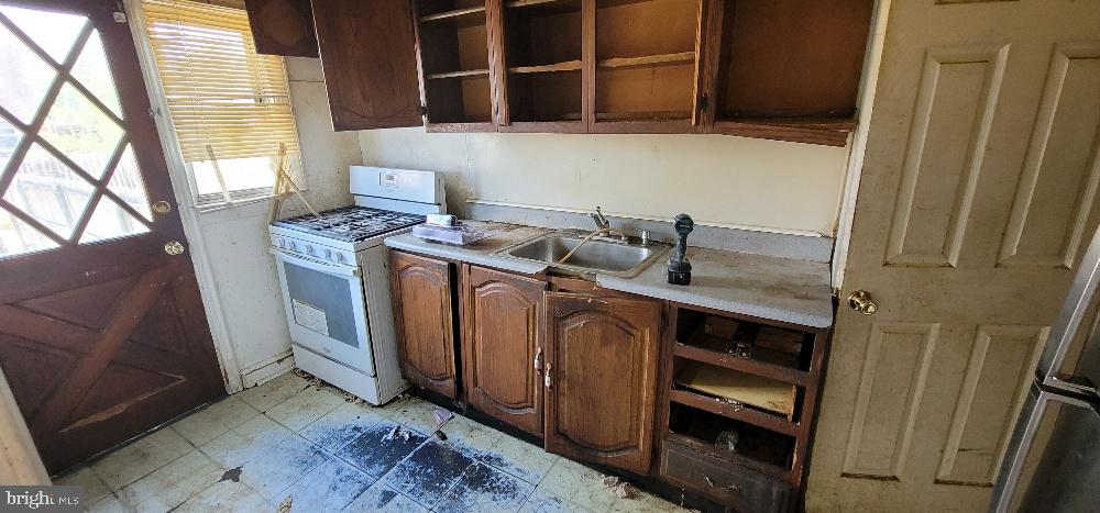 846 Arncliffe Road Essex, MD 21221 - Photo 2 of 4 Gallery Image 2