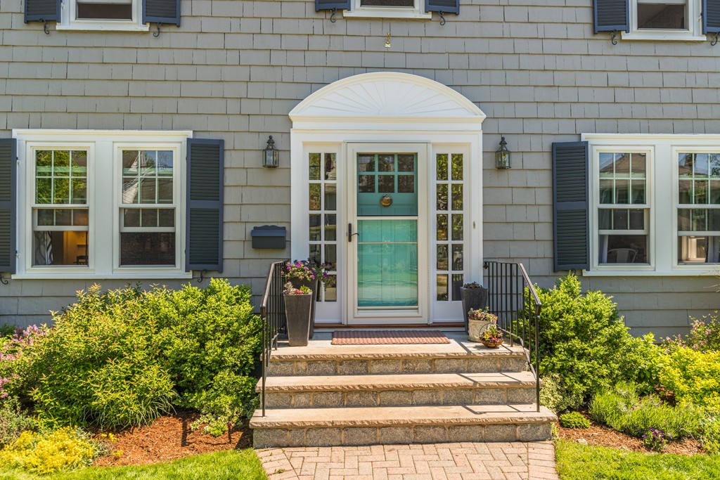13 Pickwick Road Marblehead, MA 01945 - Photo 2 of 30