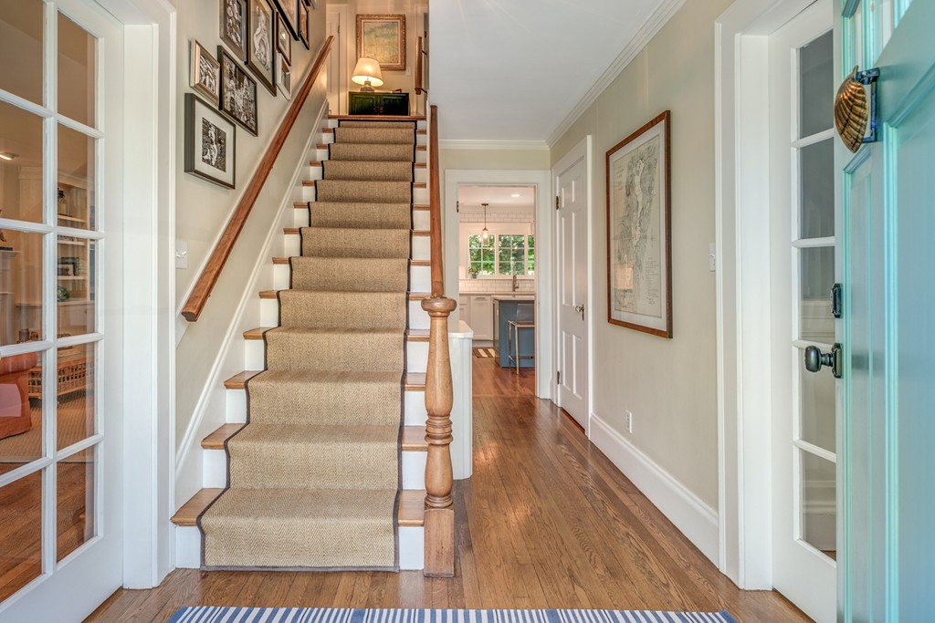 13 Pickwick Road Marblehead, MA 01945 - Photo 3 of 30