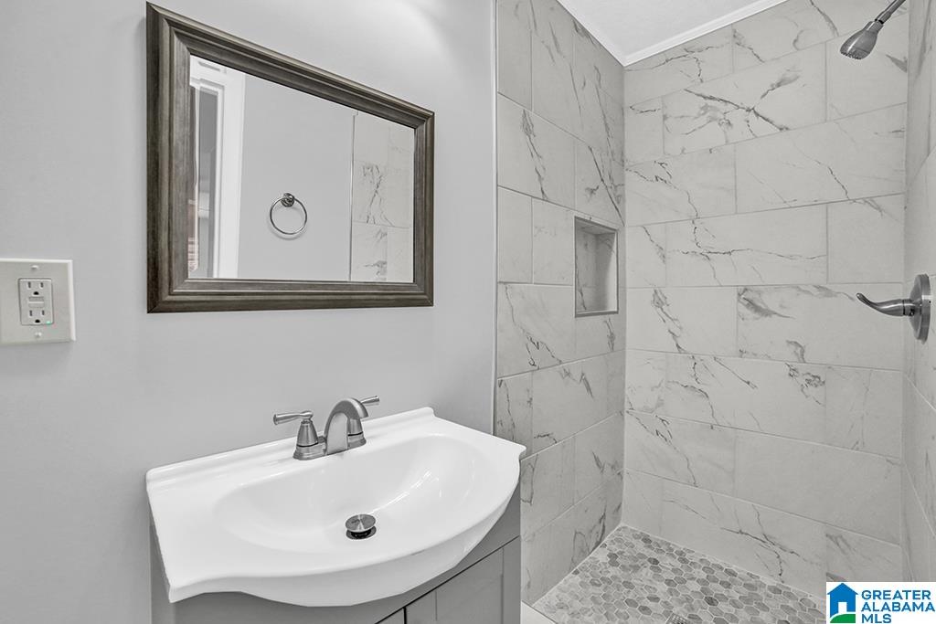 5956 Creekwood Road Birmingham, AL 35210 - Photo 13 of 27