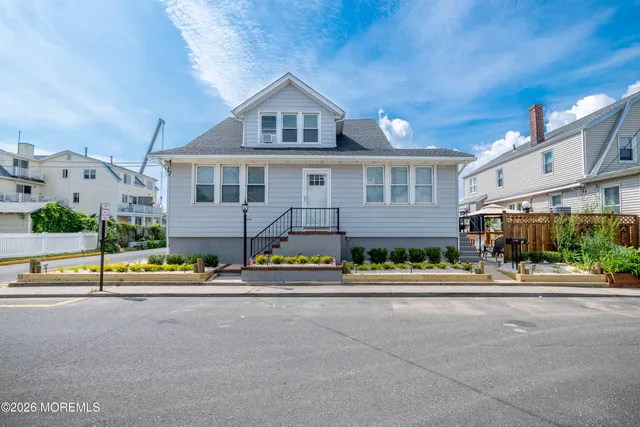 $4,250 | 2 Via Ripa, Unit 1, Sea Bright, NJ 07760