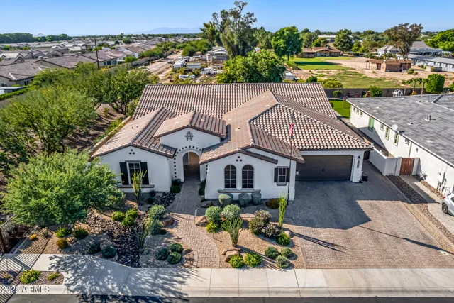 $1,249,000 | 7588 South Peppertree Drive, Gilbert, AZ 85298