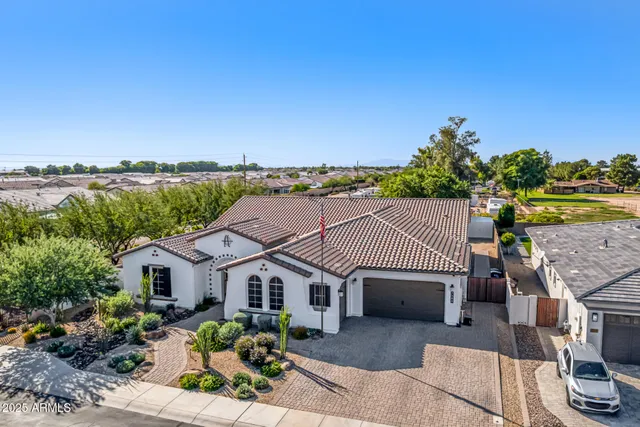 $1,249,000 | 7588 South Peppertree Drive, Gilbert, AZ 85298