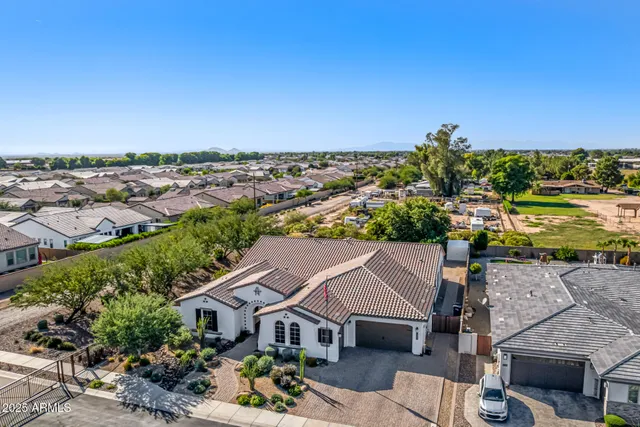 $1,249,000 | 7588 South Peppertree Drive, Gilbert, AZ 85298