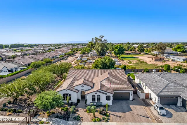 $1,249,000 | 7588 South Peppertree Drive, Gilbert, AZ 85298