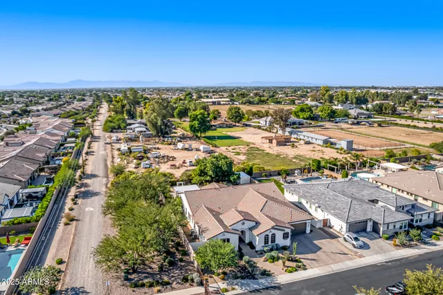 $1,249,000 | 7588 South Peppertree Drive, Gilbert, AZ 85298