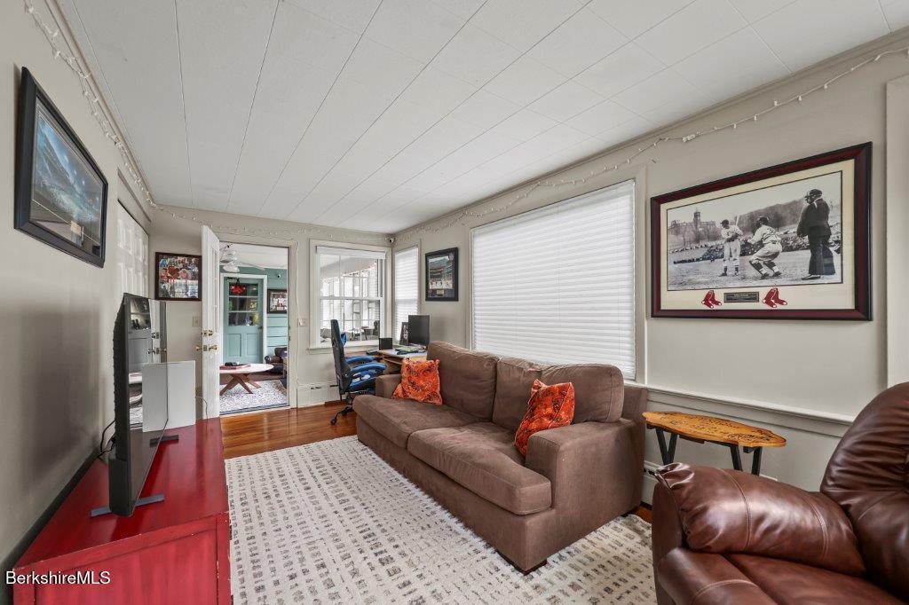 33 Eleanor Road Pittsfield, MA 01201 - Photo 21 of 45 110 Sun Room