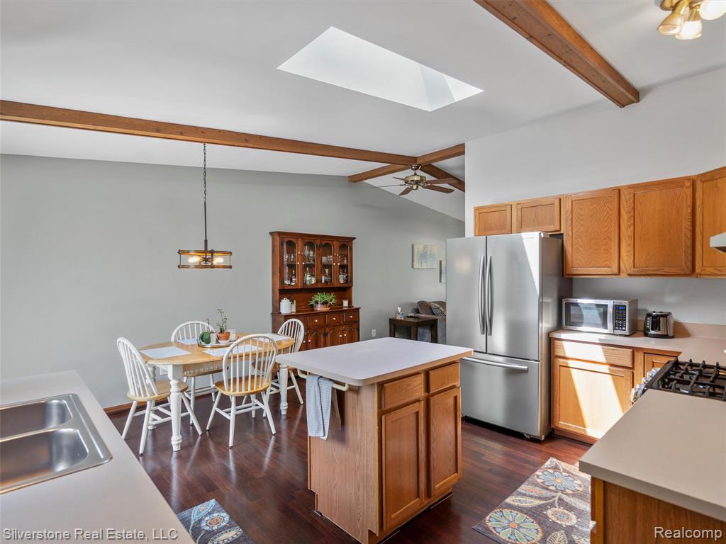 2807 Hartline Drive Rochester Hills, MI 48309 - Photo 11 of 35