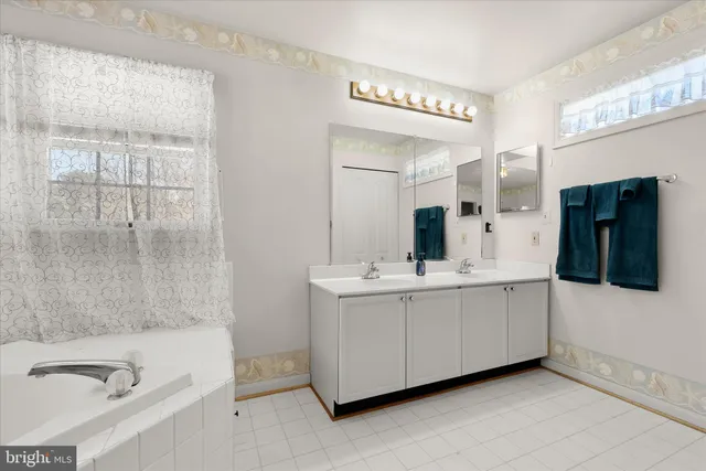 $445,000 | 76 Brook Meadow Circle, Shrewsbury, PA 17361