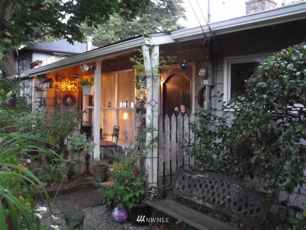 3529 Northeast 6th Street Renton, WA 98056 - Photo 1 of 22