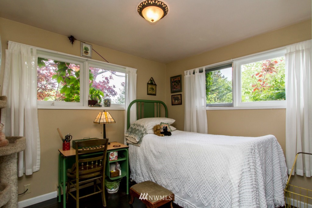3529 Northeast 6th Street Renton, WA 98056 - Photo 11 of 22