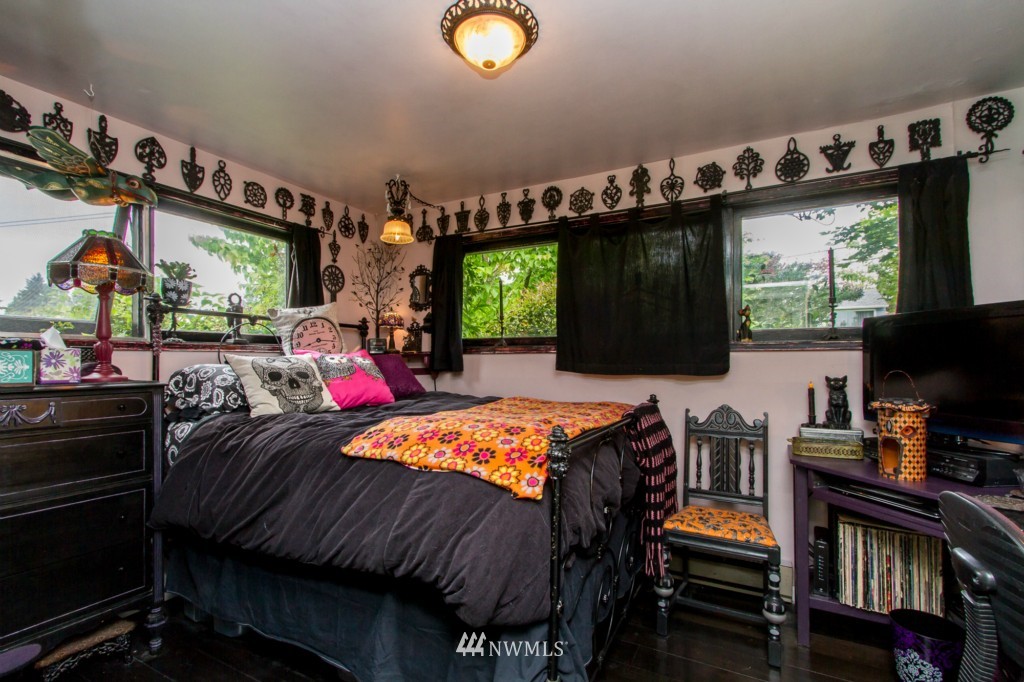3529 Northeast 6th Street Renton, WA 98056 - Photo 13 of 22
