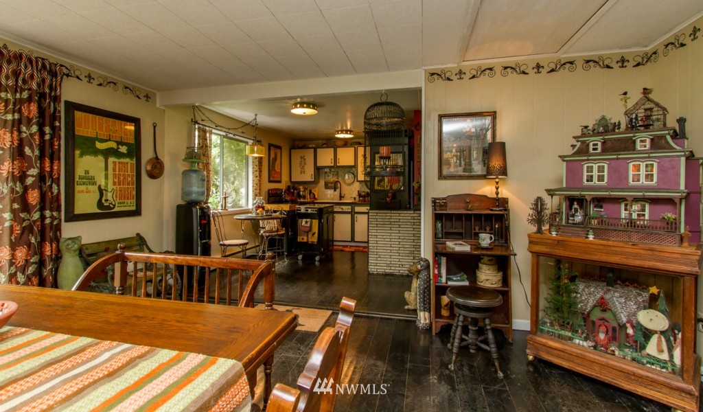 3529 Northeast 6th Street Renton, WA 98056 - Photo 4 of 22