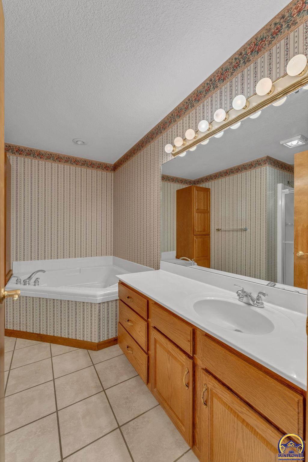 5973 Southwest 31st Street Topeka, KS 66614 - Photo 28 of 38