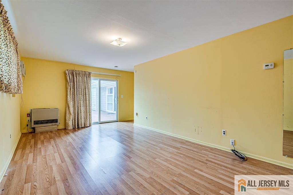 48 Kendall Road Kendall Park, NJ 08824 - Photo 11 of 25 Gallery Image 11