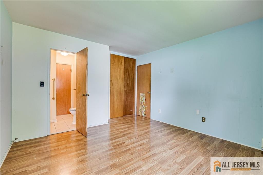 48 Kendall Road Kendall Park, NJ 08824 - Photo 13 of 25 Gallery Image 13