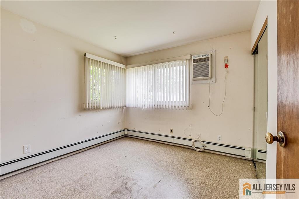 48 Kendall Road Kendall Park, NJ 08824 - Photo 15 of 25 Gallery Image 15