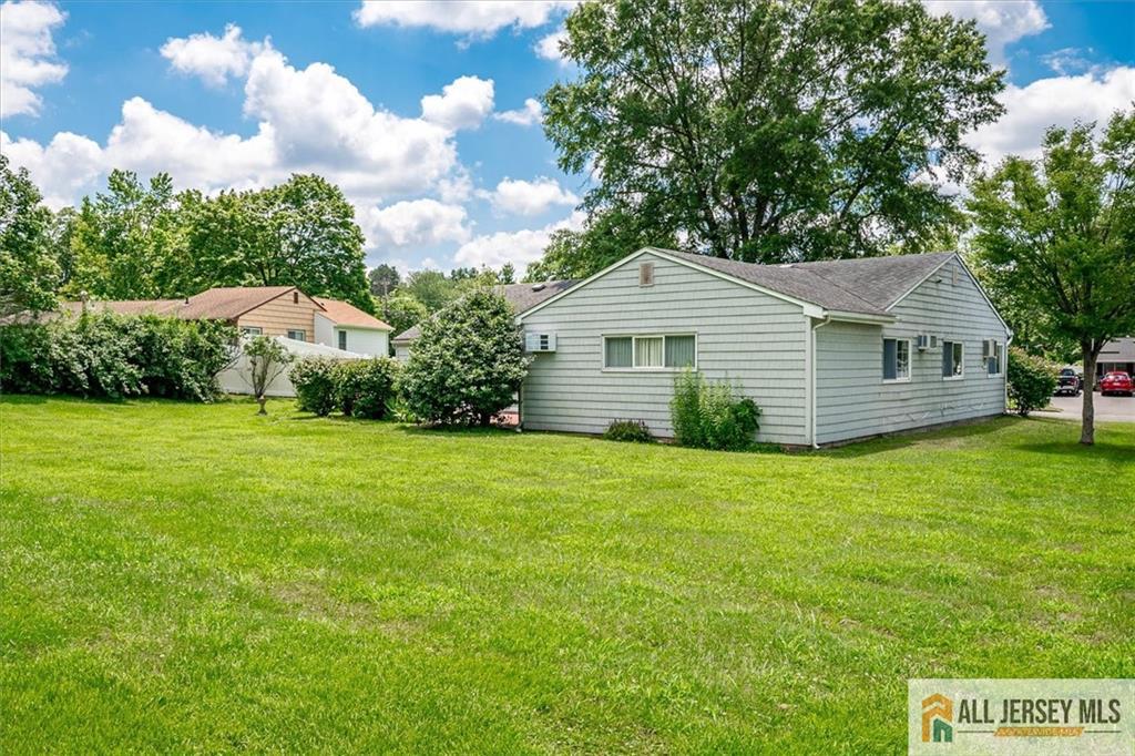 48 Kendall Road Kendall Park, NJ 08824 - Photo 18 of 25 Gallery Image 18